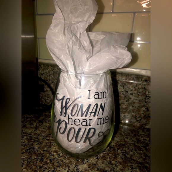 I Am Women Hear Me Pour Wine Glass - Picture 1 of 2